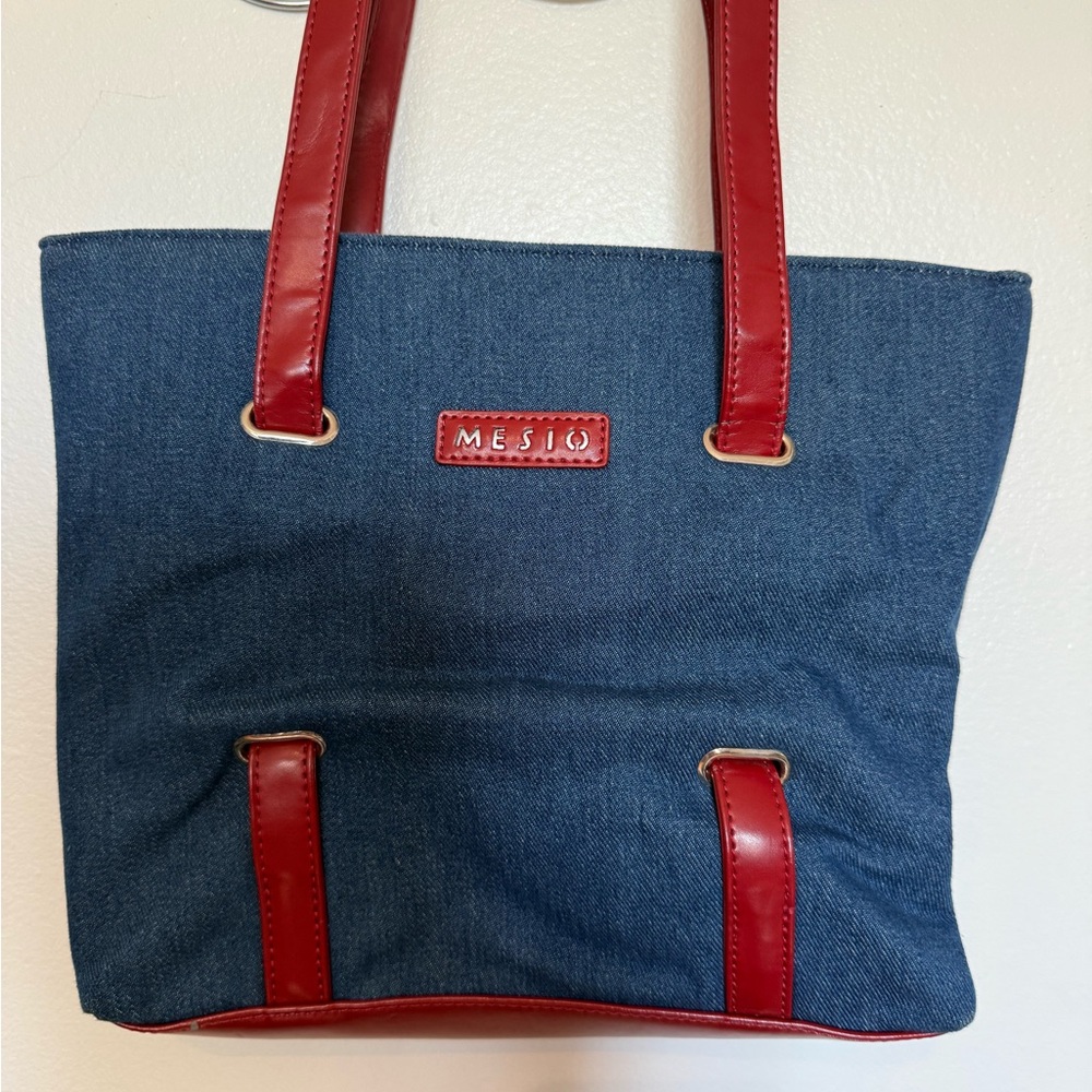 MESIO SLING BAG